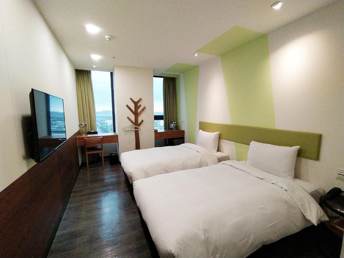 Hotel J Taoyuan Pingzhen Екстериор снимка