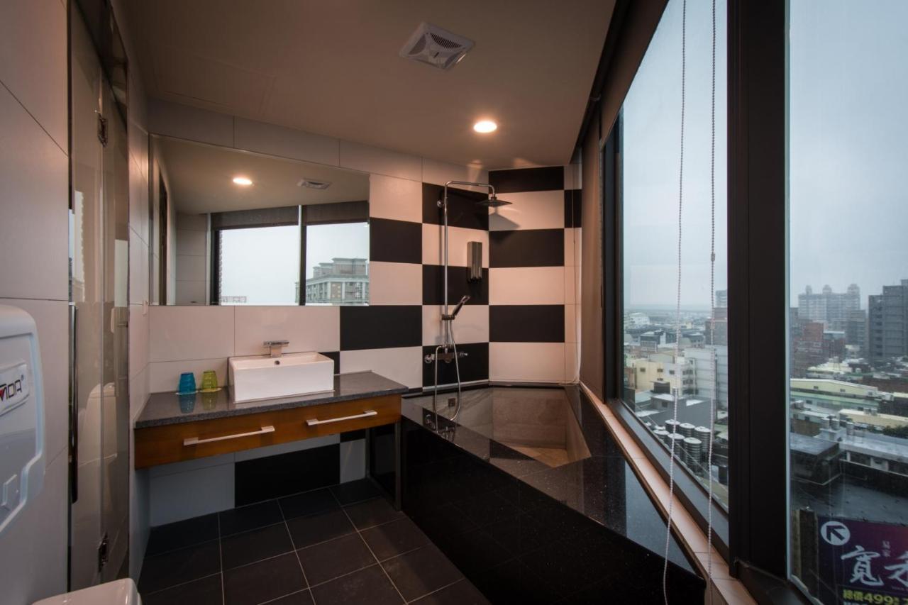 Hotel J Taoyuan Pingzhen Екстериор снимка