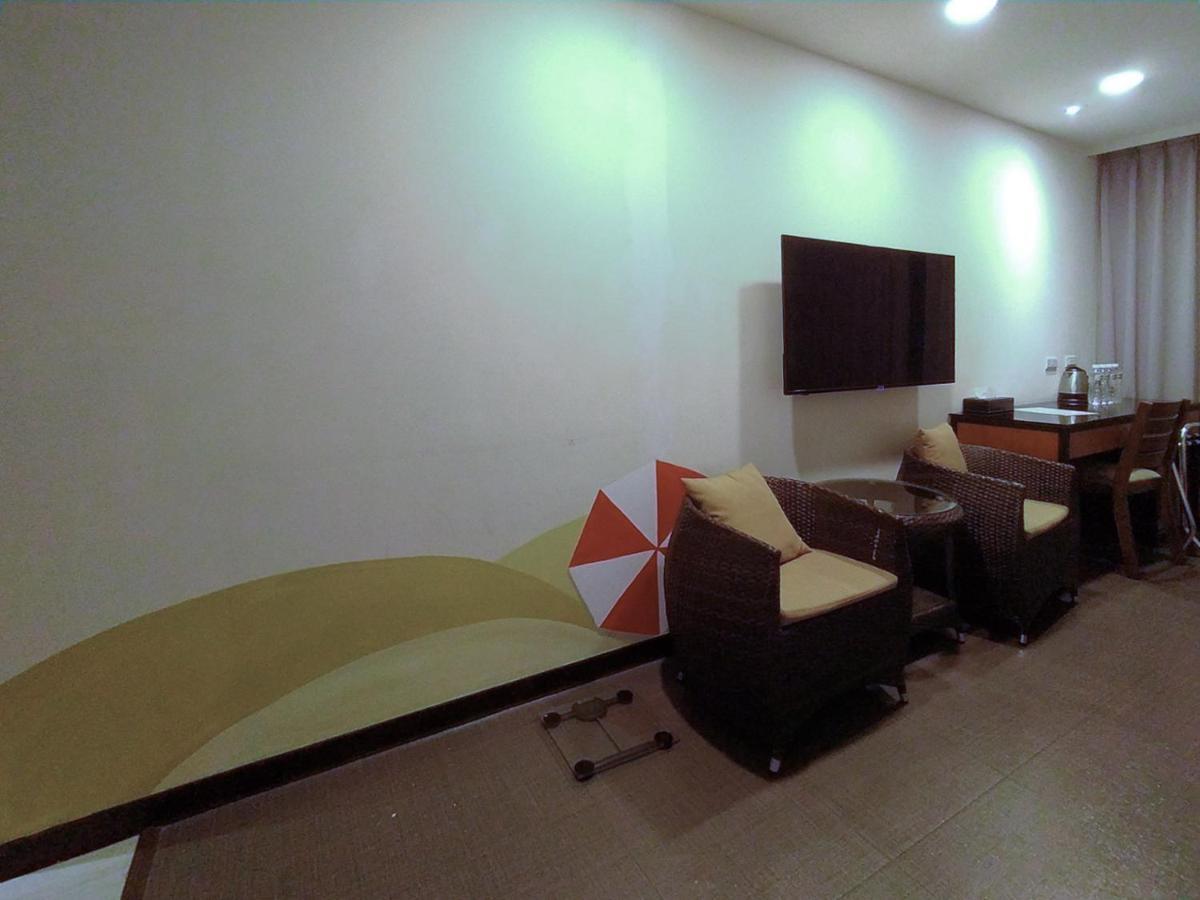 Hotel J Taoyuan Pingzhen Екстериор снимка