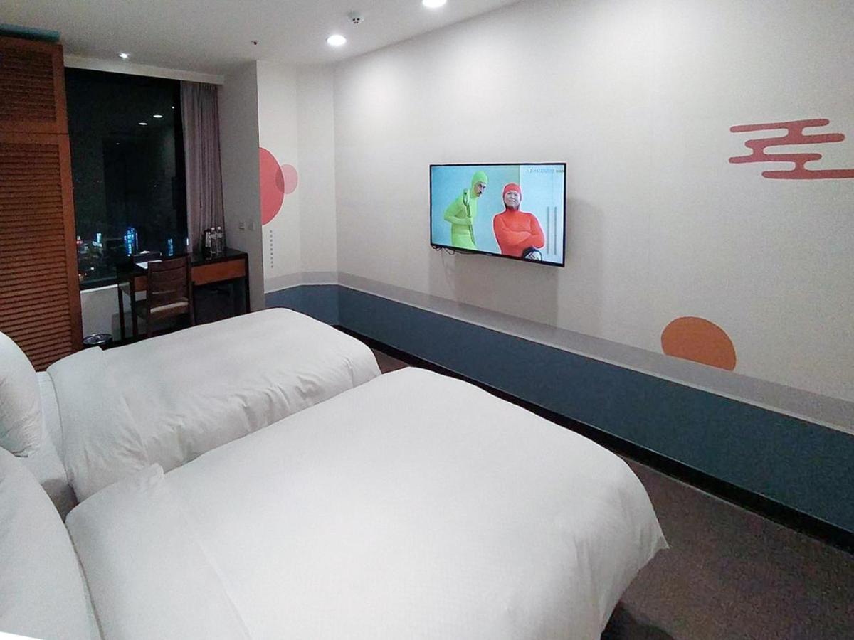 Hotel J Taoyuan Pingzhen Екстериор снимка