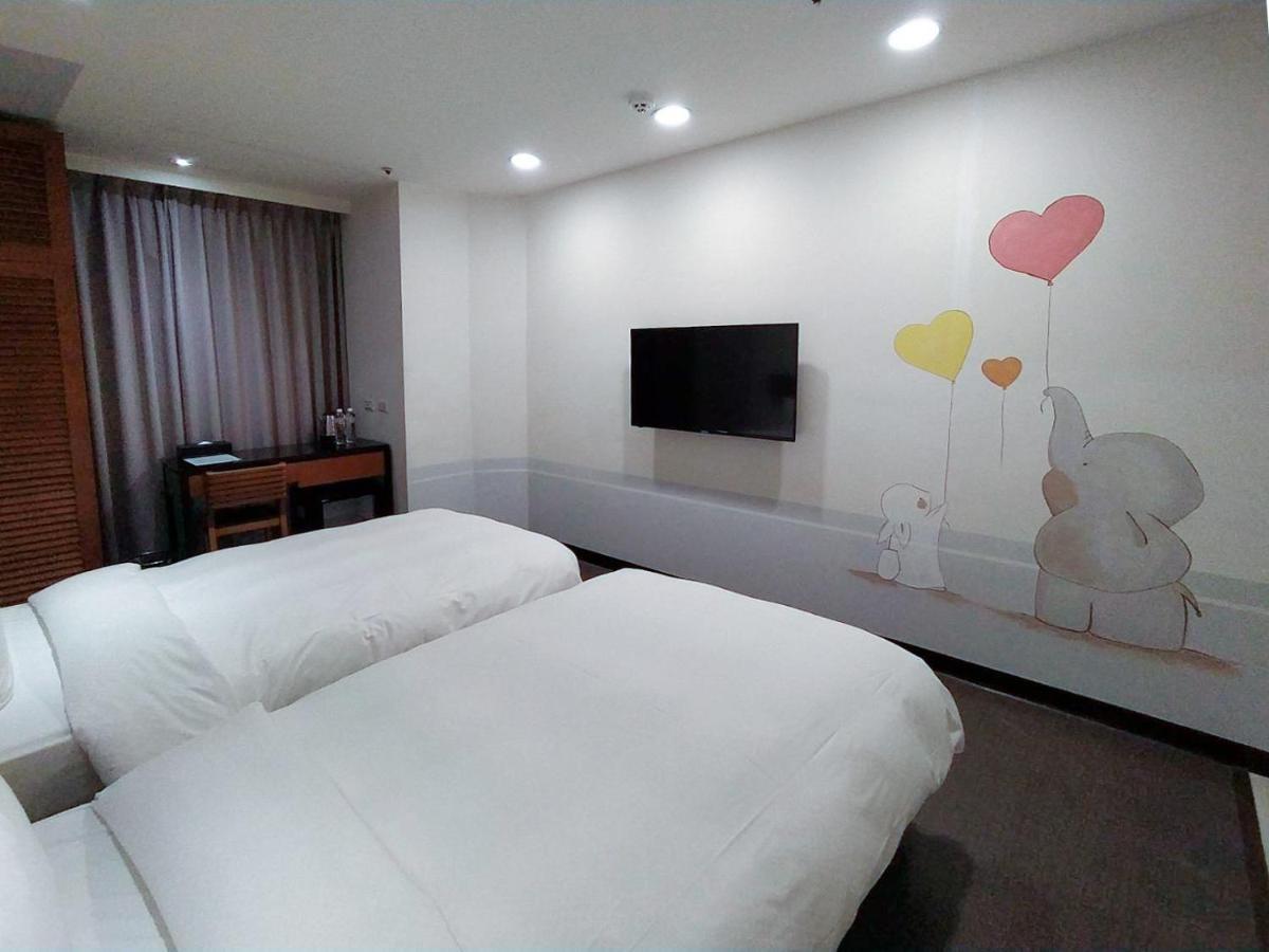 Hotel J Taoyuan Pingzhen Екстериор снимка