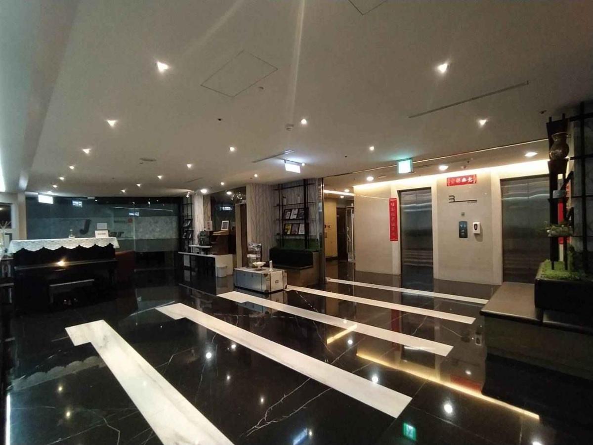 Hotel J Taoyuan Pingzhen Екстериор снимка